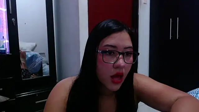 Snapshot of LuciaTomson chatting on May 2026 07:42:02 PM LuciaTomson online show from May 2026 07:42:02 PM