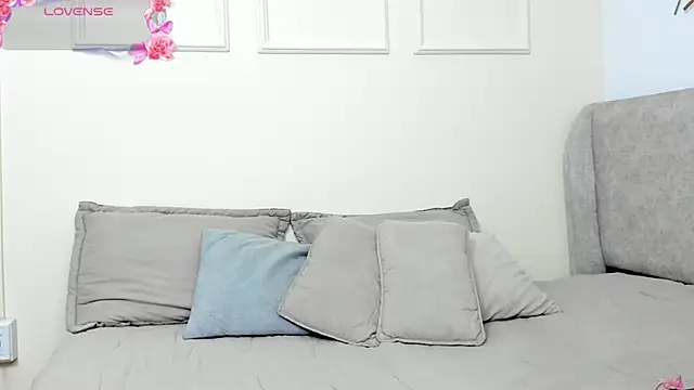 Sussanewolf online show from April 2026 12:20:01 PM