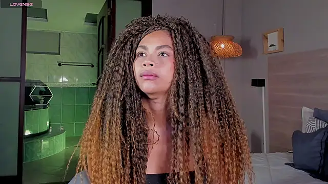 nayah   online show from October 2025 07:58:02 PM