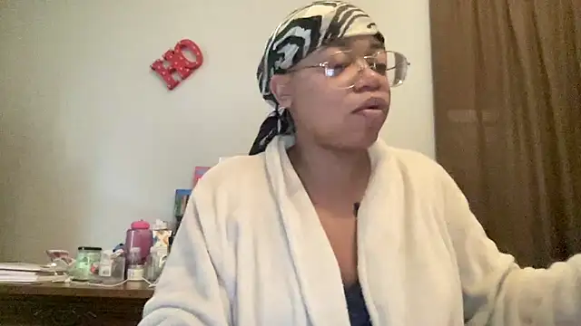 MommyConfident online show from December 2025 02:03:01 PM