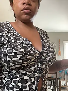 Snapshot of MommyConfident chatting on July 2026 02:44:01 PM MommyConfident online show from July 2026 02:44:01 PM