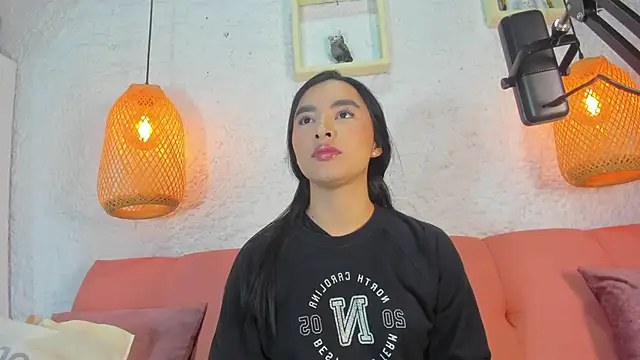 emiily s online show from November 2025 12:02:02 PM