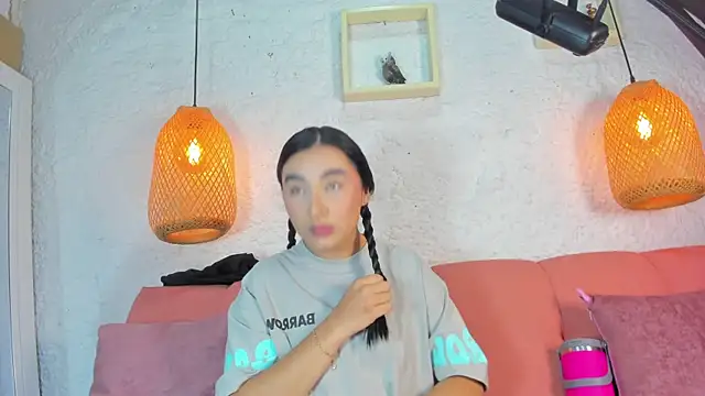 emiily s online show from November 2025 12:05:02 PM