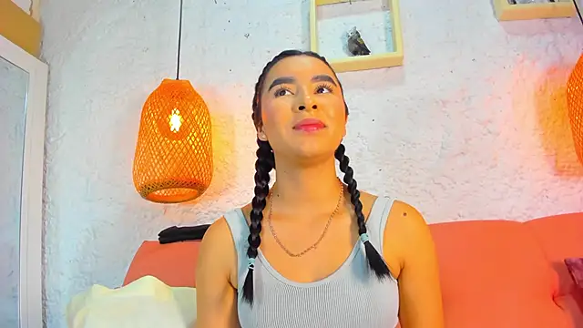 emiily s online show from November 2025 12:05:01 PM