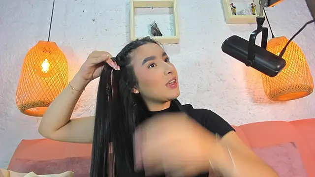 emiily s online show from November 2025 12:07:01 PM