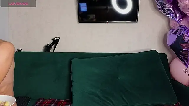 FoxLoveBasik online show from December 2024 06:35:01 AM