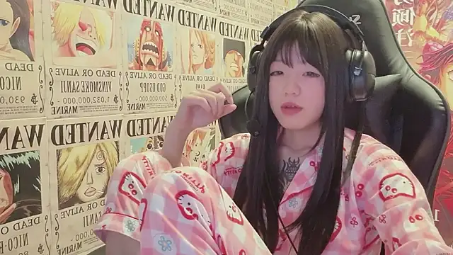 SNAKEgirlQAQ online show from June 2026 05:29:02 PM