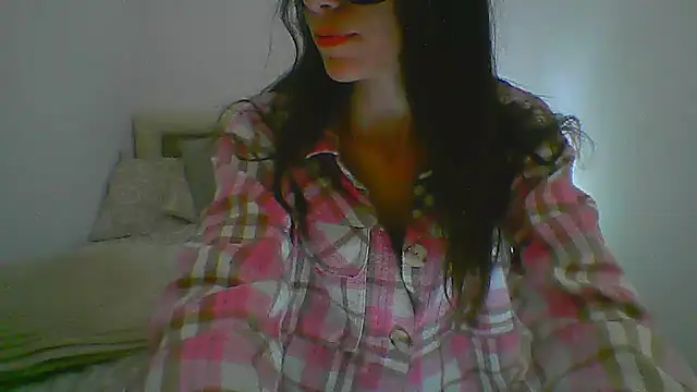 Snapshot of DyamondNaughty chatting on December 2024 01:11:01 AM DyamondNaughty online show from December 2024 01:11:01 AM