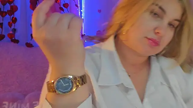 CoraSwon online show from February 2025 10:25:01 PM