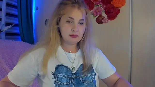 CoraSwon online show from September 2025 04:45:01 PM