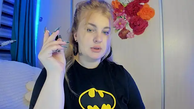 CoraSwon online show from October 2025 08:42:01 PM