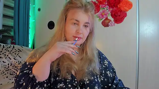 CoraSwon online show from October 2025 09:20:01 PM