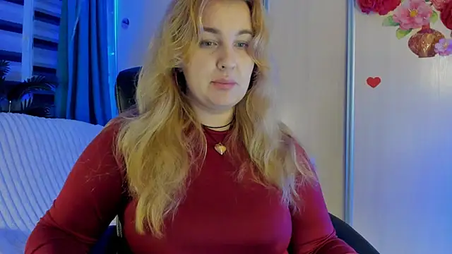 CoraSwon online show from November 2025 07:25:01 PM