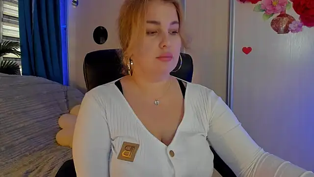 CoraSwon online show from December 2025 12:47:01 PM