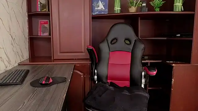 GianellaCox  online show from October 2025 01:21:02 PM