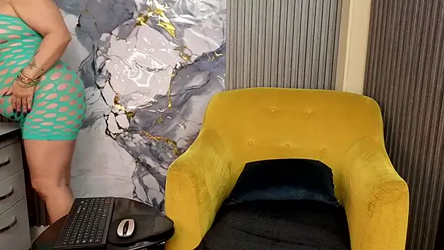 GianellaCox  online show from March 2026 10:01:01 AM