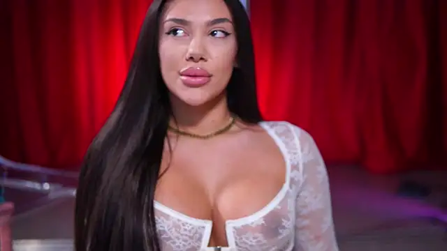 Snapshot of NatyDesiree chatting on January 2025 01:31:02 AM NatyDesiree online show from January 2025 01:31:02 AM