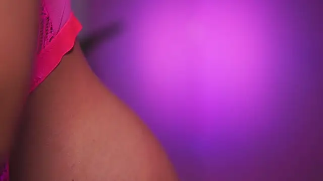 Snapshot of NatyDesiree chatting on March 2025 08:08:01 AM NatyDesiree online show from March 2025 08:08:01 AM