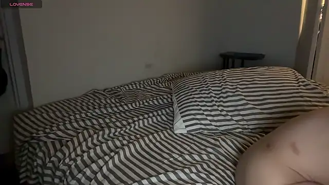 pantslesstraveler plt online show from April 2026 07:57:02 AM