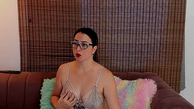 Snapshot of ariana_cross chatting on July 2026 01:14:02 PM ariana cross online show from July 2026 01:14:02 PM