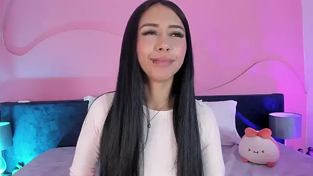 Alaia Manson online show from November 2025 11:53:01 AM