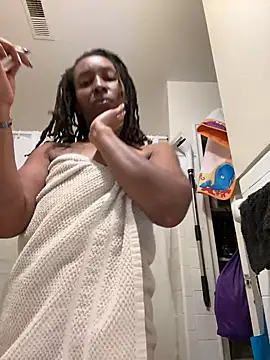 Snapshot of LeyaHoneybuns chatting on January 2025 02:54:02 AM LeyaHoneybuns online show from January 2025 02:54:02 AM