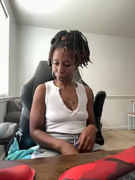 LeyaHoneybuns online show from November 2025 05:23:01 PM