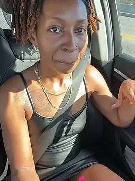 LeyaHoneybuns online show from November 2025 04:01:02 PM