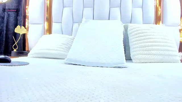 Snapshot of RileySweett chatting on October 2025 12:09:01 PM RileySweett online show from October 2025 12:09:01 PM