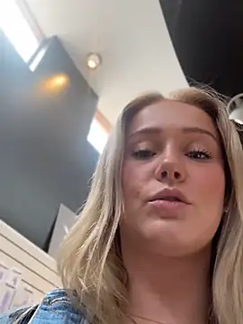 Snapshot of lexi_luv chatting on March 2025 08:00:02 PM lexi luv online show from March 2025 08:00:02 PM