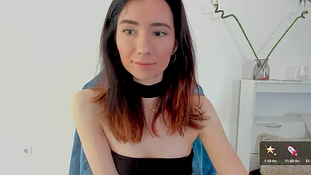 crystalnut online show from September 2025 02:37:02 AM