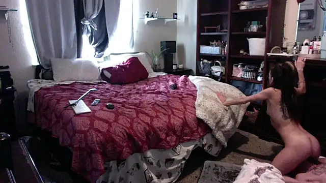 Snapshot of iBoneher69 chatting on December 2025 05:40:02 PM iBoneher69 online show from December 2025 05:40:02 PM