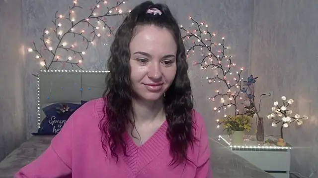 Snapshot of KaraCriegs chatting on April 2026 06:10:01 PM KaraCriegs online show from April 2026 06:10:01 PM