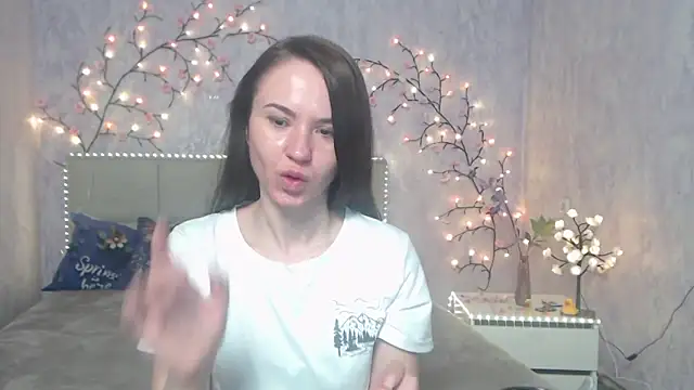 Snapshot of KaraCriegs chatting on May 2026 06:12:02 PM KaraCriegs online show from May 2026 06:12:02 PM
