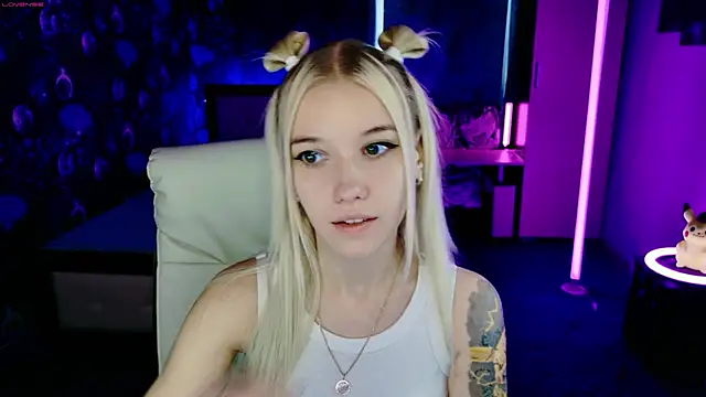 Snapshot of ShhhO_O chatting on October 2025 08:38:01 AM ShhhO O online show from October 2025 08:38:01 AM