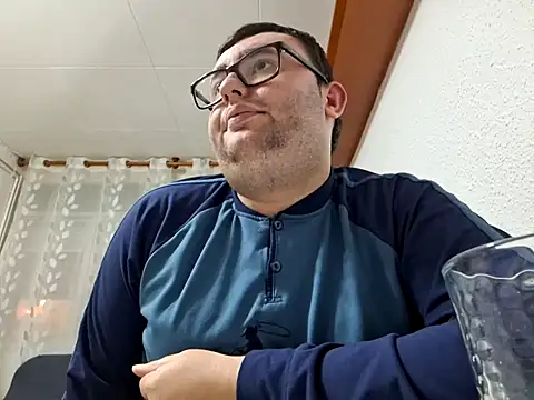 Snapshot of Javier_bear chatting on February 2025 08:42:01 PM Javier bear online show from February 2025 08:42:01 PM