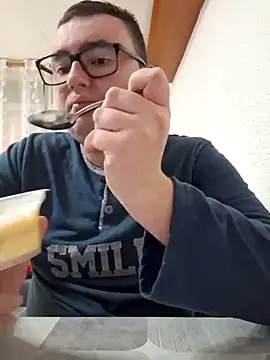 Snapshot of Javier_bear chatting on March 2025 10:09:02 PM Javier bear online show from March 2025 10:09:02 PM