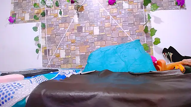 Snapshot of MaidenGame chatting on October 2025 03:01:02 PM MaidenGame online show from October 2025 03:01:02 PM