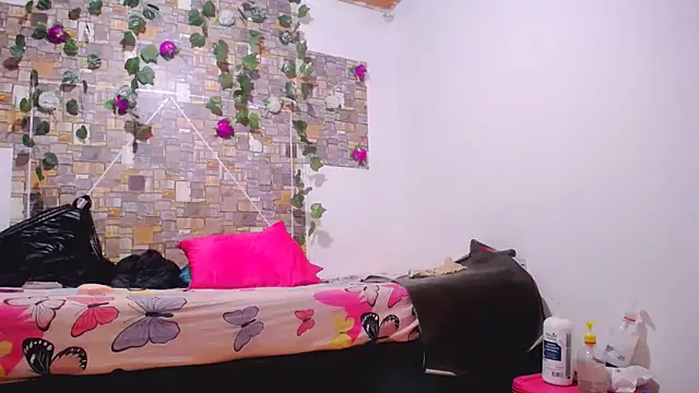 Snapshot of MaidenGame chatting on November 2025 03:00:01 PM MaidenGame online show from November 2025 03:00:01 PM