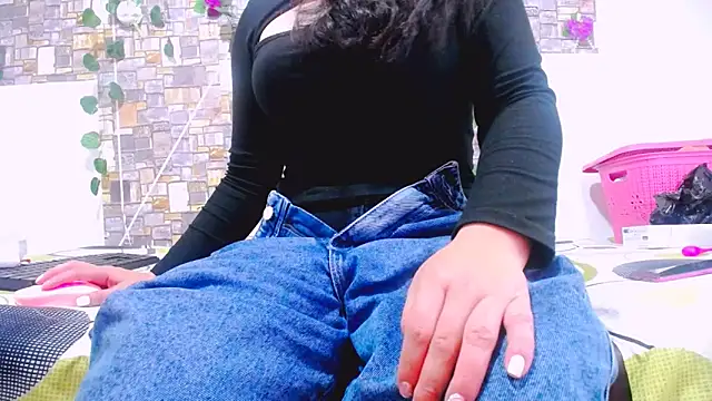 Snapshot of MaidenGame chatting on November 2025 02:12:02 PM MaidenGame online show from November 2025 02:12:02 PM