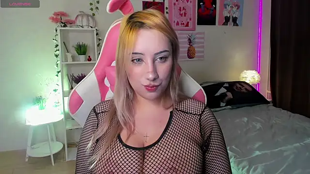 Snapshot of MoranaKit chatting on February 2025 07:16:02 AM MoranaKit online show from February 2025 07:16:02 AM