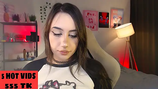 Snapshot of MoranaKit chatting on September 2025 07:32:02 AM MoranaKit online show from September 2025 07:32:02 AM