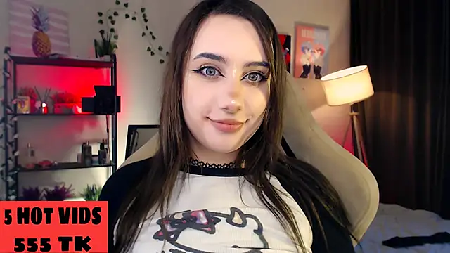 Snapshot of MoranaKit chatting on October 2025 07:53:02 AM MoranaKit online show from October 2025 07:53:02 AM