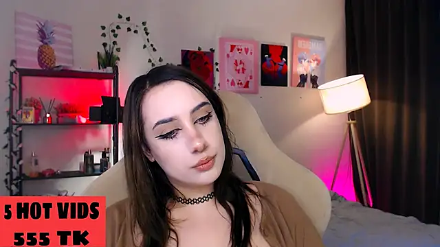 Snapshot of MoranaKit chatting on October 2025 07:41:01 AM MoranaKit online show from October 2025 07:41:01 AM