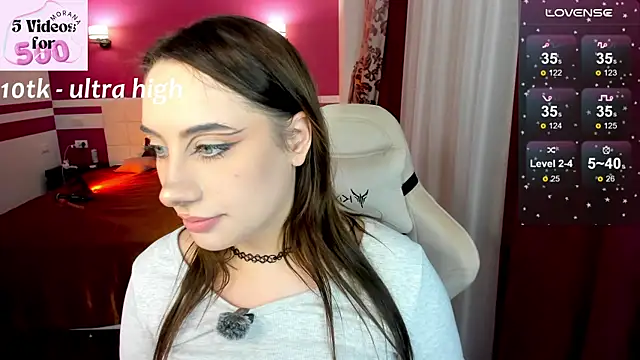 Snapshot of MoranaKit chatting on November 2025 05:24:02 PM MoranaKit online show from November 2025 05:24:02 PM