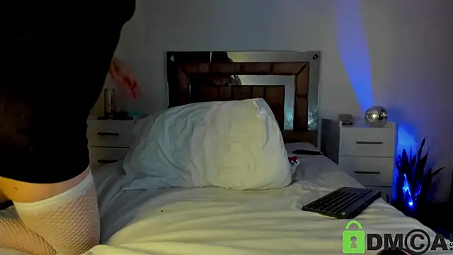 Snapshot of Lucyerobbie chatting on January 2025 11:44:01 PM Lucyerobbie online show from January 2025 11:44:01 PM