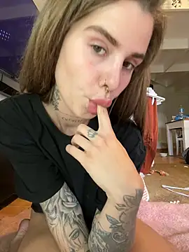 EmiliaCatalina online show from December 2024 07:46:02 PM