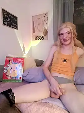 Snapshot of LillyAmore chatting on December 2024 07:10:01 PM LillyAmore online show from December 2024 07:10:01 PM