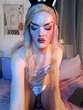 Snapshot of LillyAmore chatting on December 2024 07:43:01 PM LillyAmore online show from December 2024 07:43:01 PM