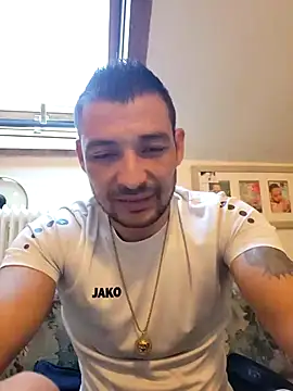 Zoltanioan26 online show from May 2026 06:18:01 AM